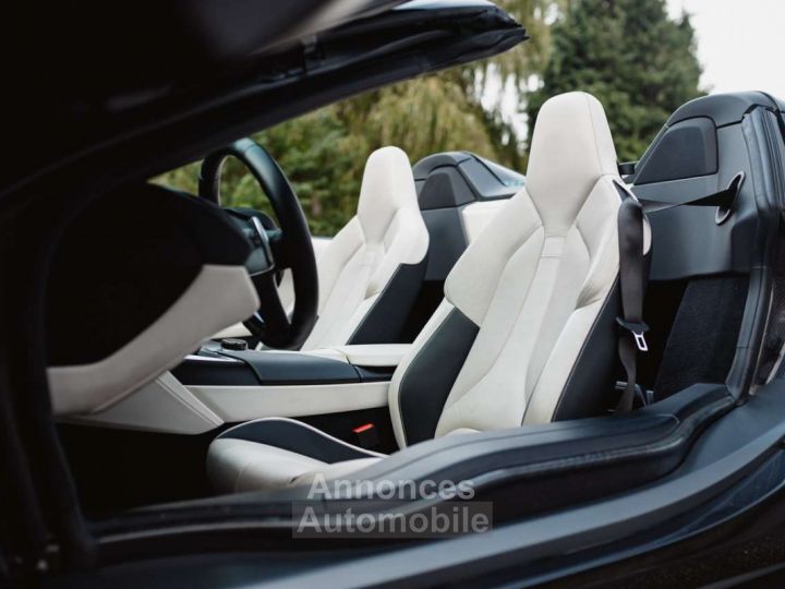BMW i8 Roadster Vat refundable-Like new - 9