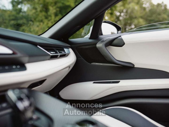 BMW i8 Roadster Vat refundable-Like new - 10