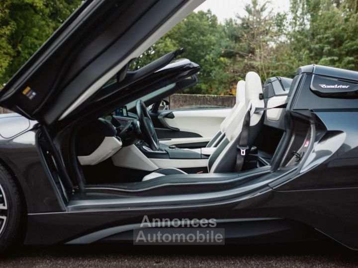 BMW i8 Roadster Vat refundable-Like new - 15