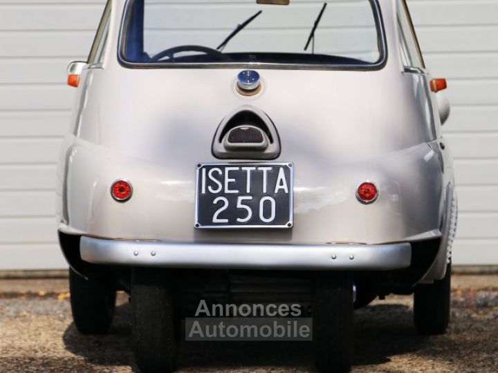 BMW Isetta 247cc 1 cylinder engine producing 12 bhp - 2