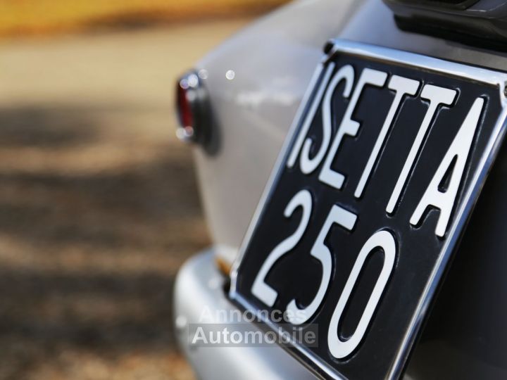 BMW Isetta 247cc 1 cylinder engine producing 12 bhp - 8