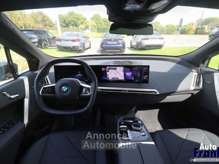 BMW iX 40 M-SPORT PANO TREKHK INCL WINTERSET - 31