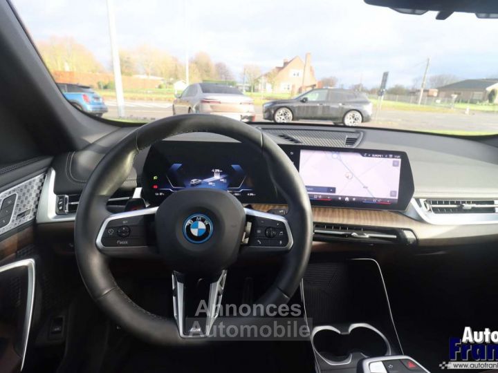 BMW iX1 20 M-SPORT PANO MEMO H&K CAM - 25