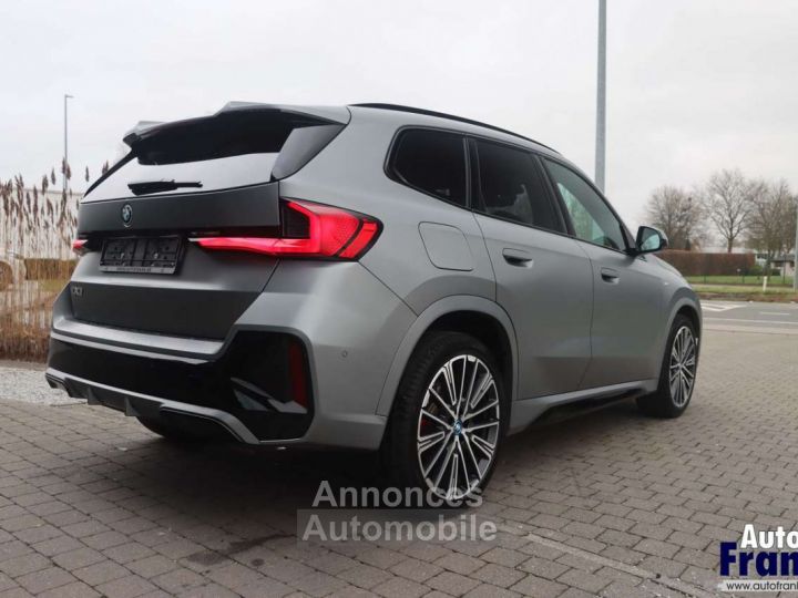 BMW iX1 20 M-SPORT PANO TREKHK 360CAM HUD FULL - 7