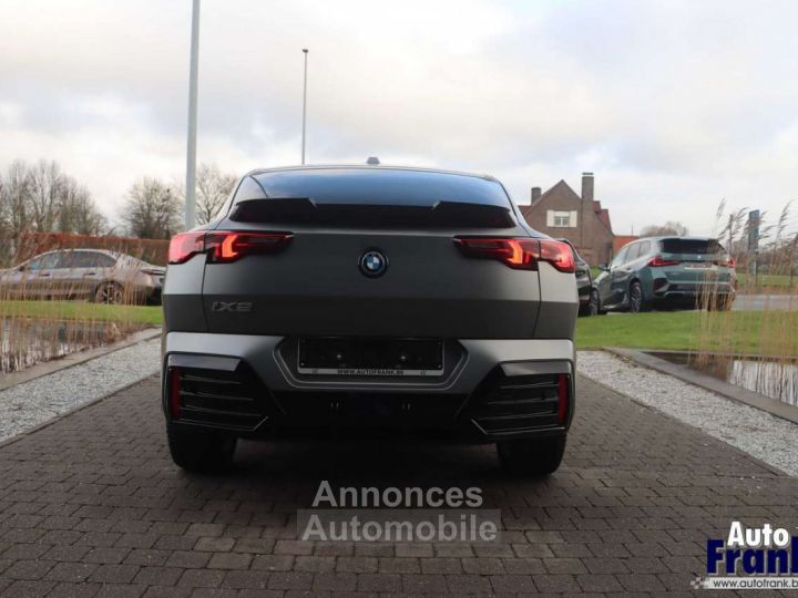 BMW iX2 30 M-SPORT PANO TREKHK 360 CAM -MEMO HUD - 6