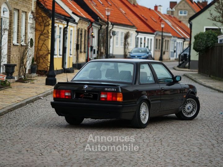 BMW Série 3 BMW E30 325i 2.5L M20B25 170ch - 59.900 kms - Carnet d'origine complet - Boite Manuelle - Toit Ouvrant - Sièges chauffants - 22