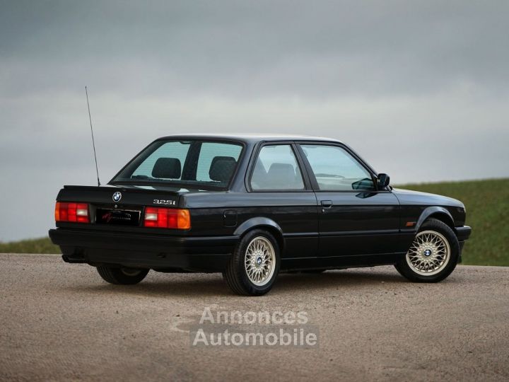 BMW Série 3 BMW E30 325i 2.5L M20B25 170ch - 59.900 kms - Carnet d'origine complet - Boite Manuelle - Toit Ouvrant - Sièges chauffants - 4