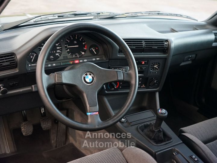 BMW Série 3 BMW E30 325i 2.5L M20B25 170ch - 59.900 kms - Carnet d'origine complet - Boite Manuelle - Toit Ouvrant - Sièges chauffants - 8