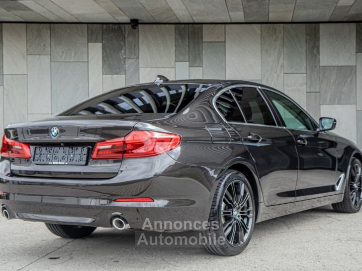 BMW Série 5 520iA Sportline - AUTOMAAT -  HISTORIEK - LEDER - CAMERA - SFEERVERLICHTING - KEYLESS START - AIRCO - 7