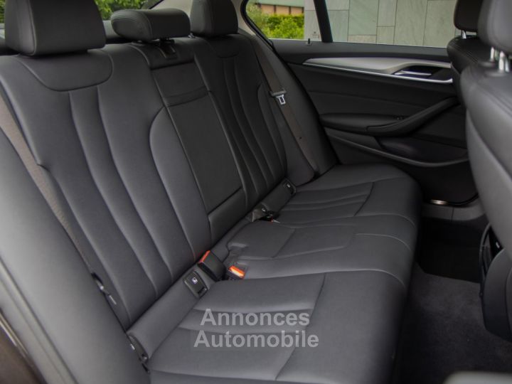 BMW Série 5 520iA Sportline - AUTOMAAT -  HISTORIEK - LEDER - CAMERA - SFEERVERLICHTING - KEYLESS START - AIRCO - 17