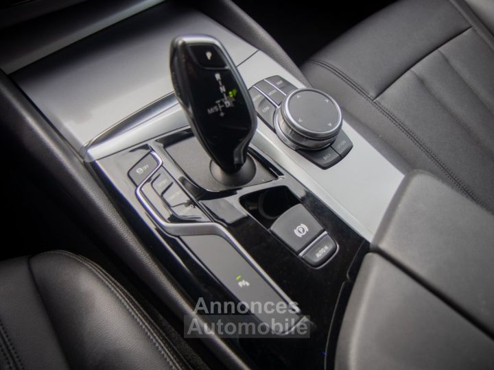 BMW Série 5 520iA Sportline - AUTOMAAT -  HISTORIEK - LEDER - CAMERA - SFEERVERLICHTING - KEYLESS START - AIRCO - 27