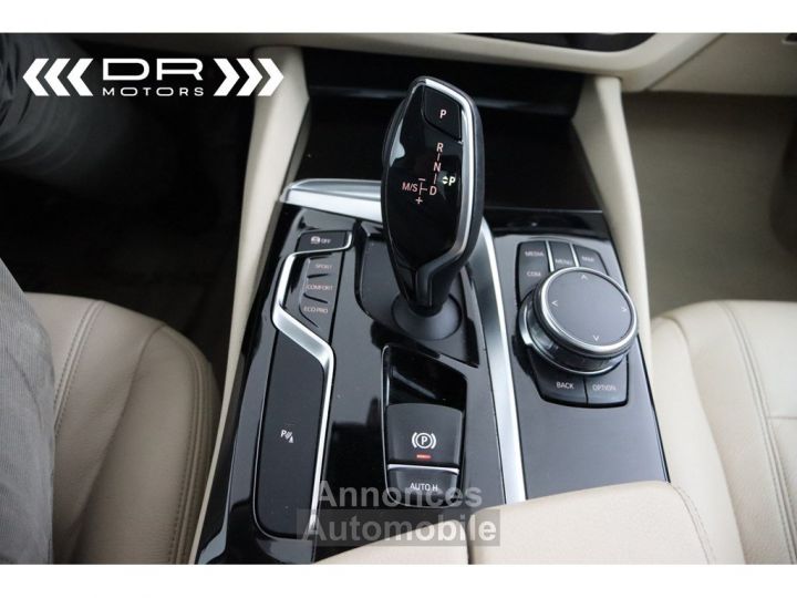 BMW Série 5 Touring 520 dA - NAVI LEDER PANODAK KEYLESS ENTRY - 27