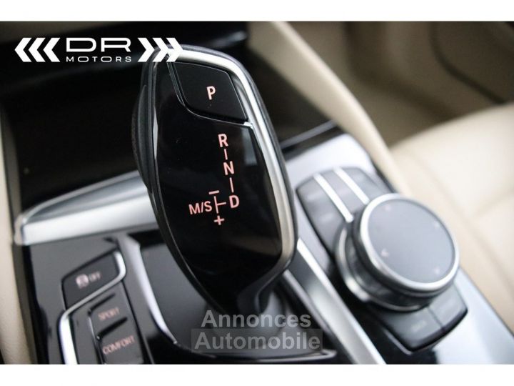 BMW Série 5 Touring 520 dA - NAVI LEDER PANODAK KEYLESS ENTRY - 28