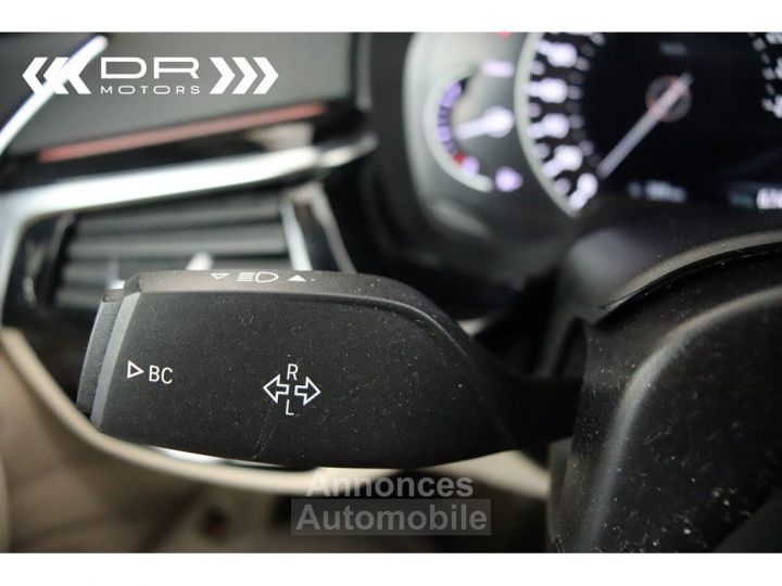 BMW Série 5 Touring 520 dA - NAVI LEDER PANODAK KEYLESS ENTRY - 32