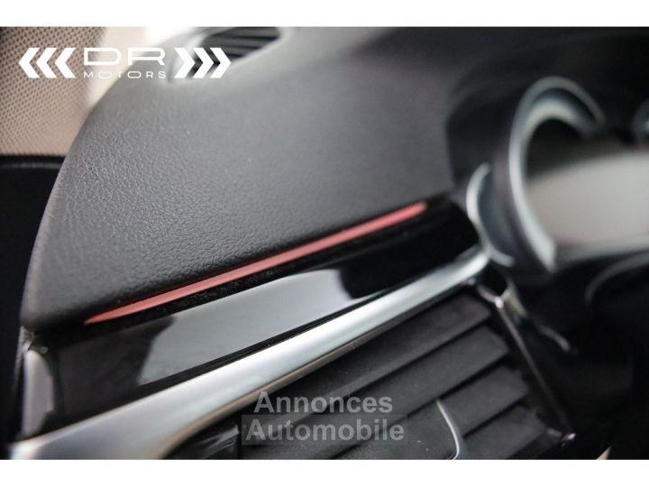 BMW Série 5 Touring 520 dA - NAVI LEDER PANODAK KEYLESS ENTRY - 39