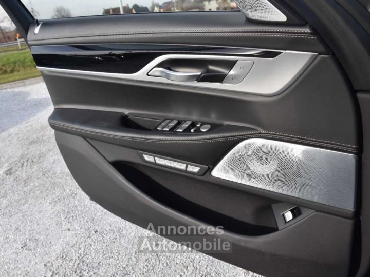 BMW Série 7 760 Saloon xDrive V12 B&W FULL OPTION - 10