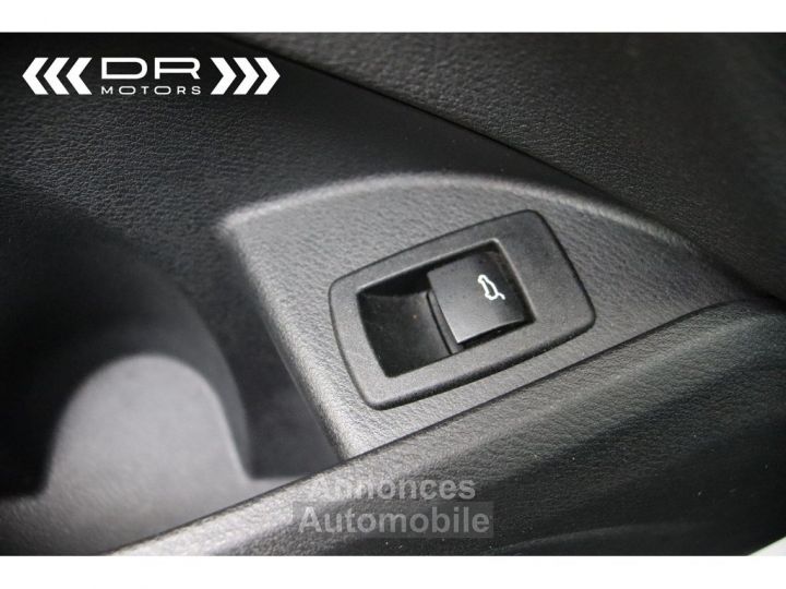 BMW X1 16dA sDrive ADVANTAGE BUSINESS - LED NAVI LEDER TREKHAAK - 36