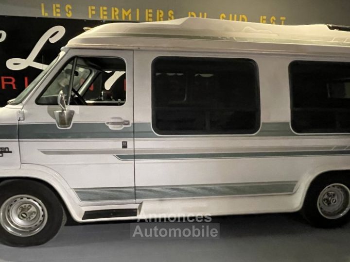 Chevrolet Van - 1