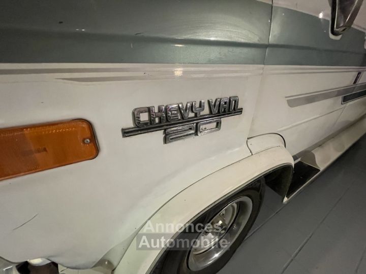 Chevrolet Van - 4