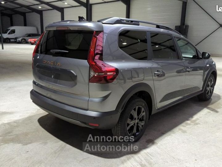 Dacia Jogger 1.0 TCE 110CV BVM6 7PL EXTREME - 3