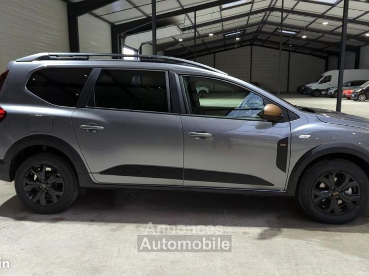 Dacia Jogger 1.0 TCE 110CV BVM6 7PL EXTREME - 4