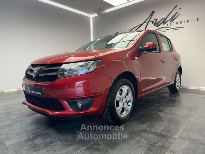 Dacia Sandero 1.2i GARANTIE 12 MOIS 1er PROPRIETAIRE GPS AIRCO - 1