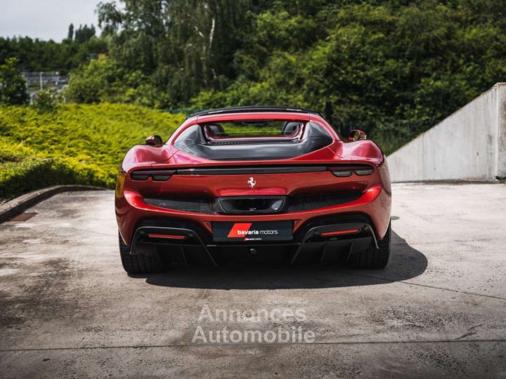 Ferrari 296 GTS Rosso Fiorano Carbon - 10