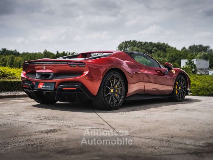 Ferrari 296 GTS Rosso Fiorano Carbon - 11