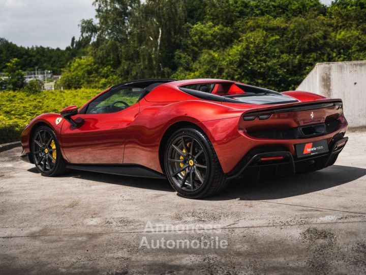 Ferrari 296 GTS Rosso Fiorano Carbon - 15