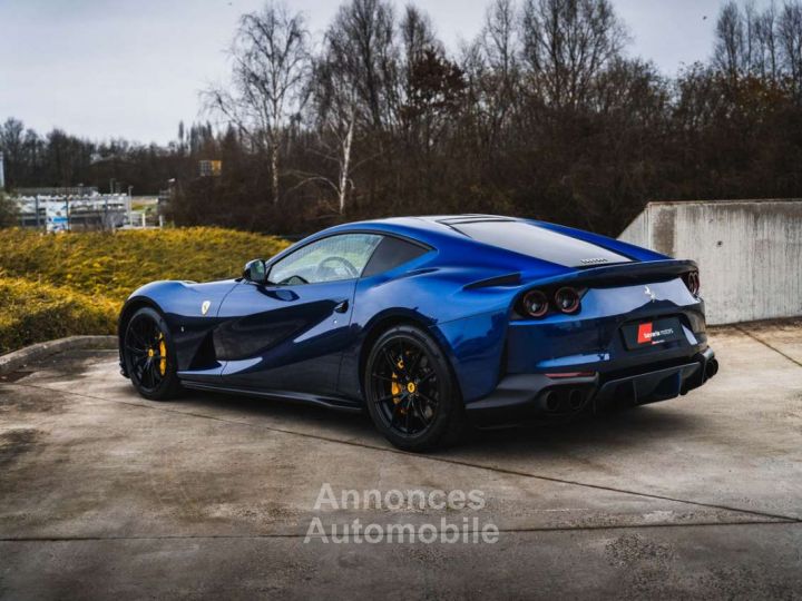 Ferrari 812 Superfast Carbon Alcantara Belgian - 10