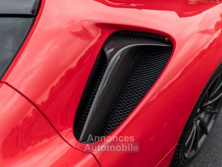 Ferrari SF90 Stradale ROSSO CORSA 'FULL CARBON' - 17