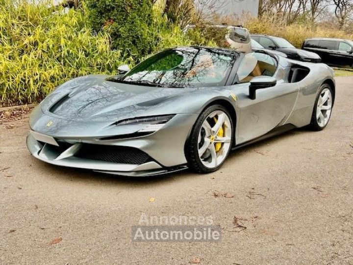 Ferrari SF90 Stradale Spider -1Hand - 6