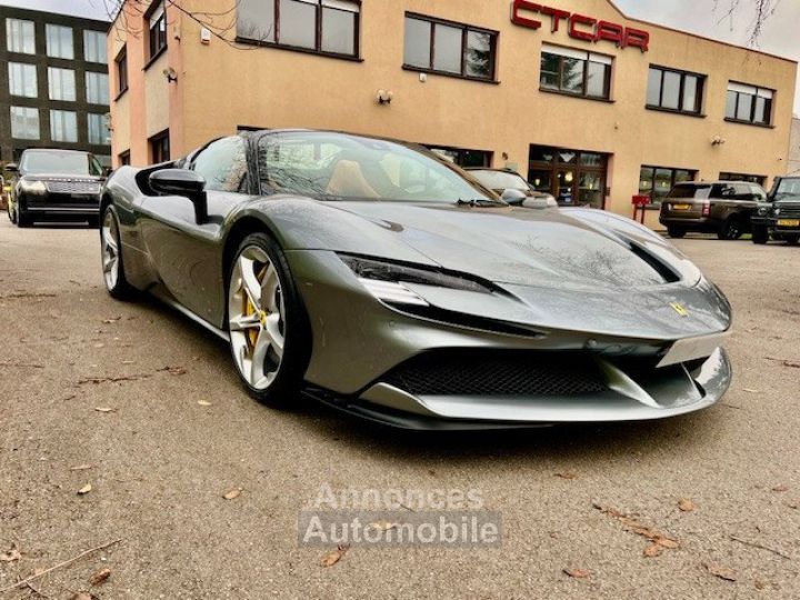 Ferrari SF90 Stradale Spider -1Hand - 8