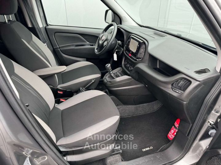 Fiat Doblo 1.6 MJET -- 5 places faible kilométrage - 11