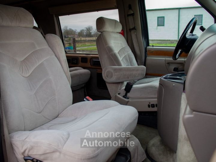 Ford E-150 E 150 4.6 V8 Kampeerwagen - LPG - TREKHAAK - SFEERVERLICHTING - BED - AIRCO - CRUISECONTROL - 18