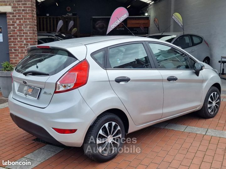 Ford Fiesta 1.25 Essence 5 Portes - 2