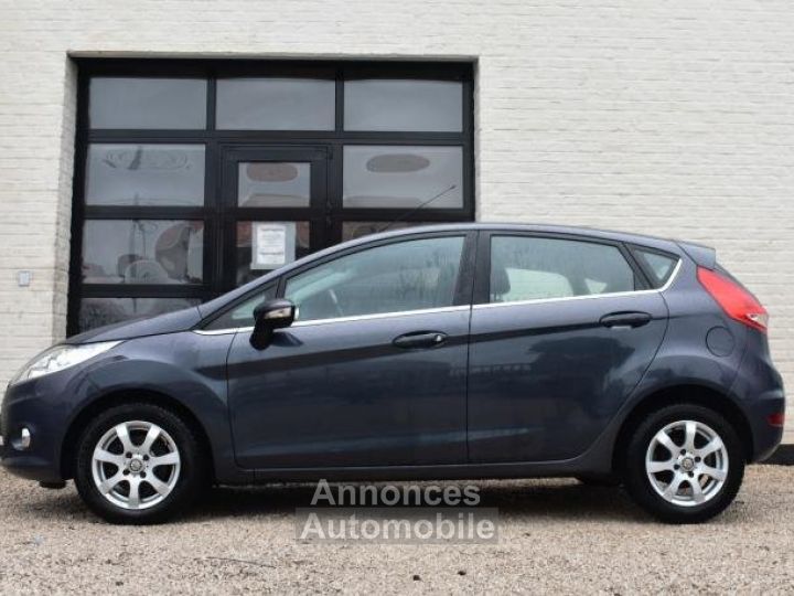 Ford Fiesta Fiësta 1.4i Titanium - 18