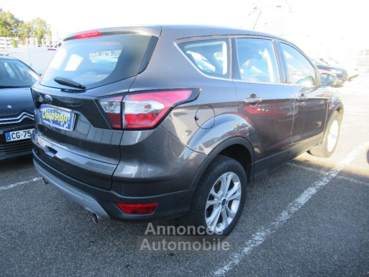 Ford Kuga 2.0 TDCi 150 SetS 4x2 BVM6 Titanium - 4