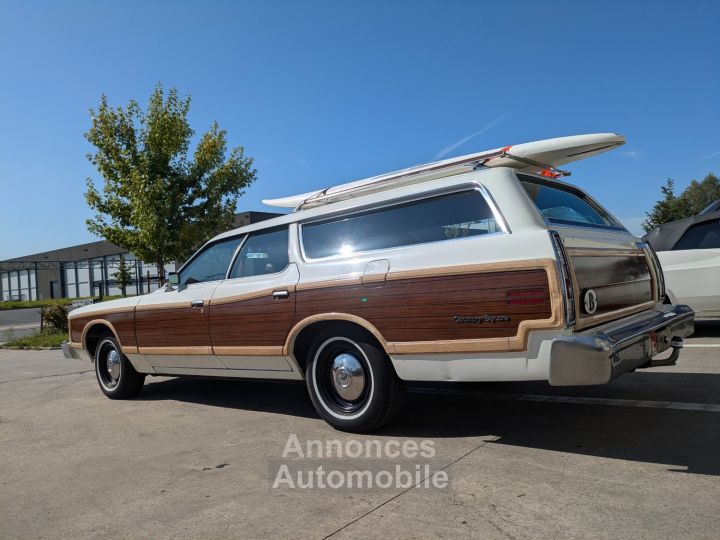 Ford LTD COUNTRY SQUIRE WOODY - 12