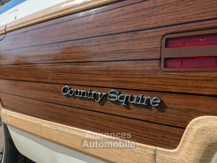 Ford LTD COUNTRY SQUIRE WOODY - 17