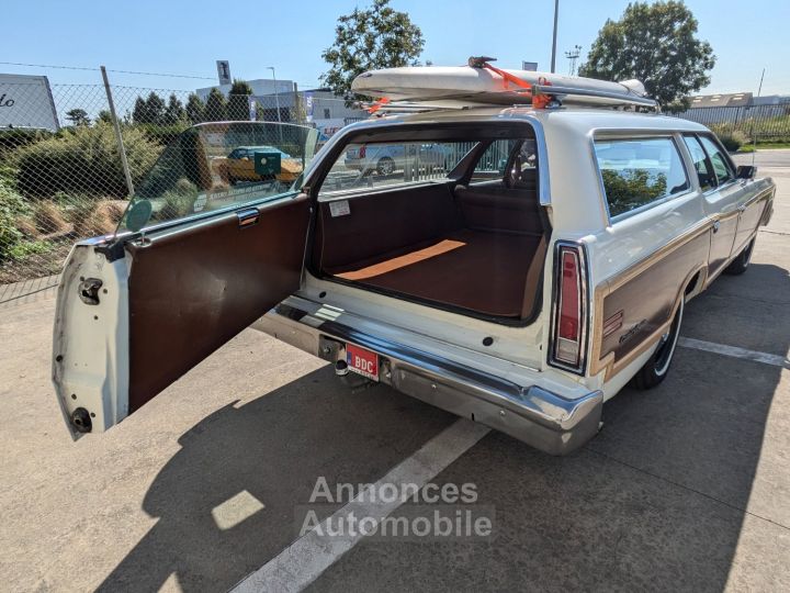 Ford LTD COUNTRY SQUIRE WOODY - 21