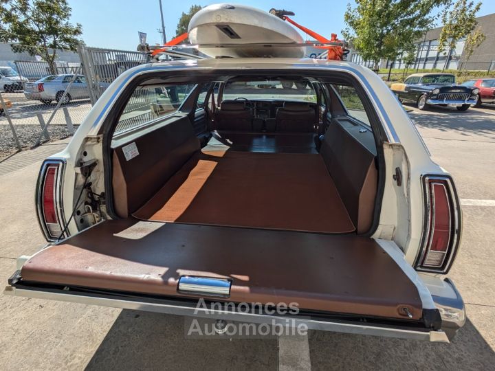 Ford LTD COUNTRY SQUIRE WOODY - 22