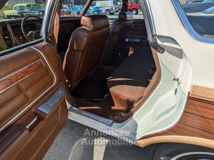 Ford LTD COUNTRY SQUIRE WOODY - 23