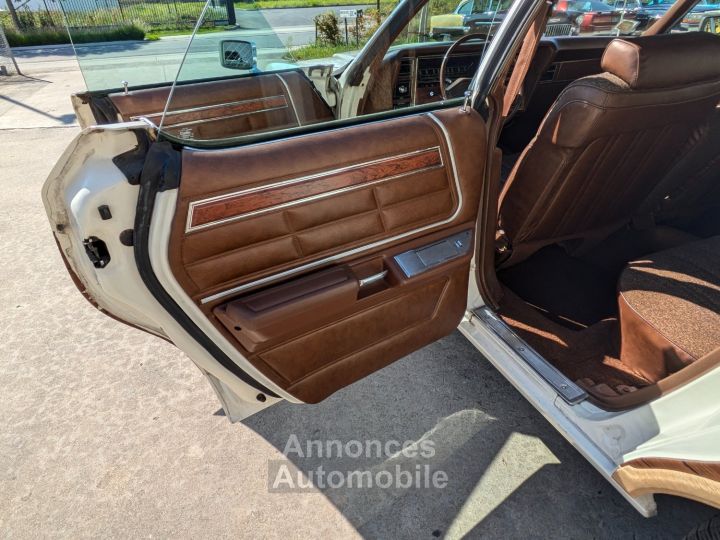 Ford LTD COUNTRY SQUIRE WOODY - 29