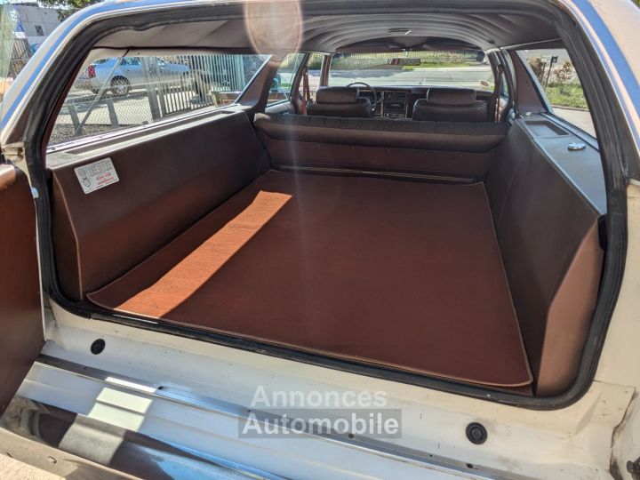 Ford LTD COUNTRY SQUIRE WOODY - 35