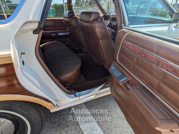 Ford LTD COUNTRY SQUIRE WOODY - 38