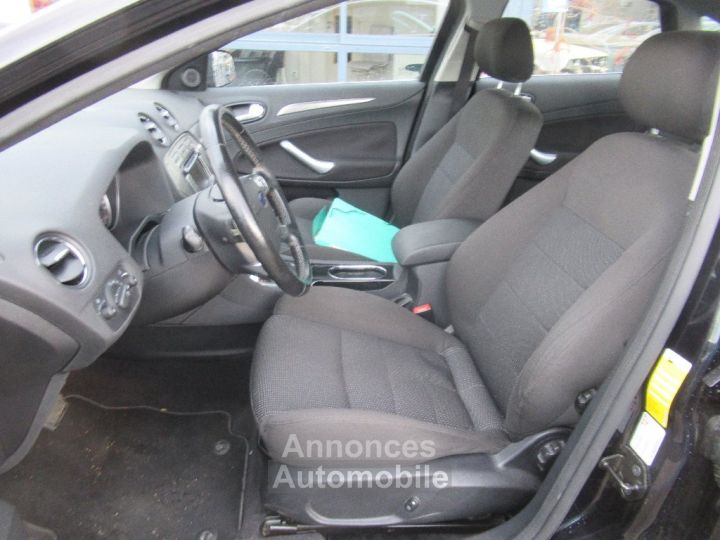 Ford Mondeo 2.0 TDCi 130 DPF Ghia A - 9