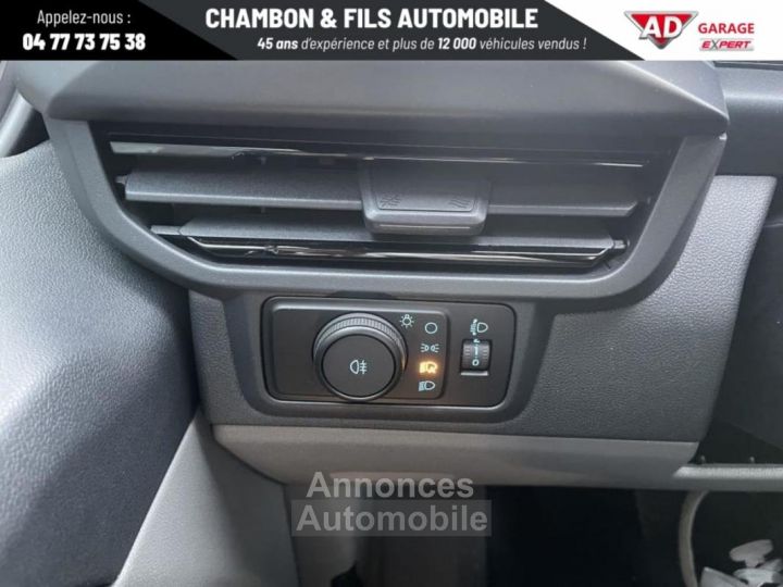 Ford Transit Custom FOURGON 300 L1H1 2.0 ECOBLUE 170 CH BVA8 SPORT Prix : 40325 ht - 23