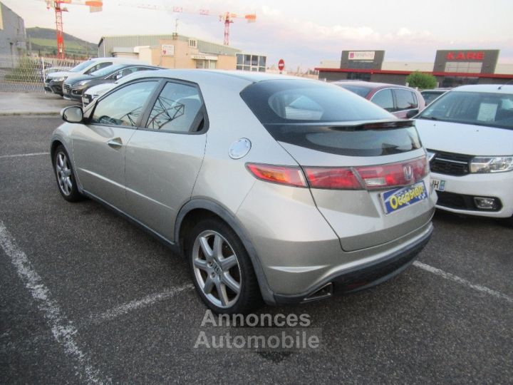 Honda Civic 1.8 i-VTEC Sport - 6