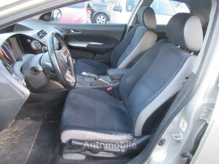 Honda Civic 1.8 i-VTEC Sport - 10